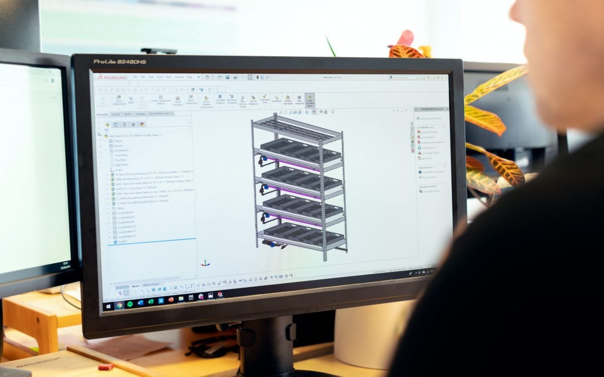 engineer-designing-vertical-farm-3912948 engineer-designing-vertical-farm-3912948